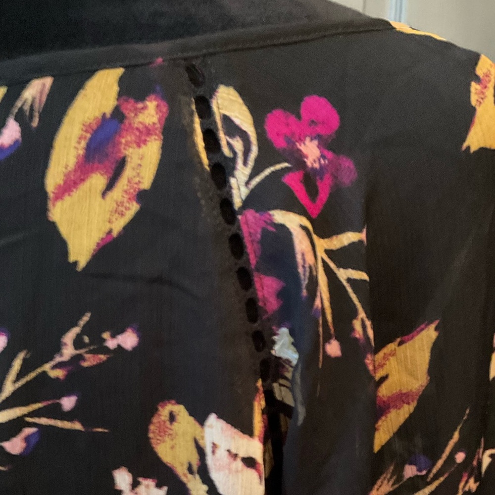 Jessica Simpson Maternity XL black floral sheer overlay - Picture 6 of 11